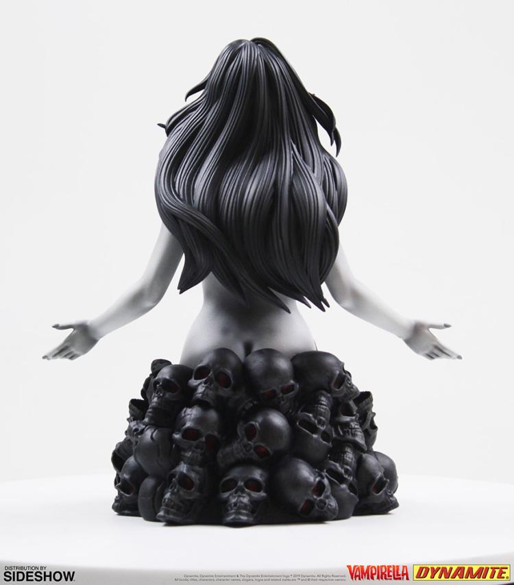 Sideshow 905254 - Vampirella Underworld Variant