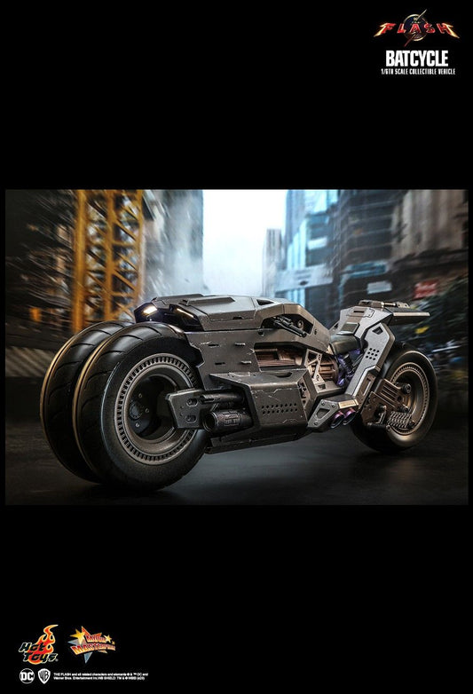 Hot Toys MMS704 - DC Comics - The Flash - Batcycle