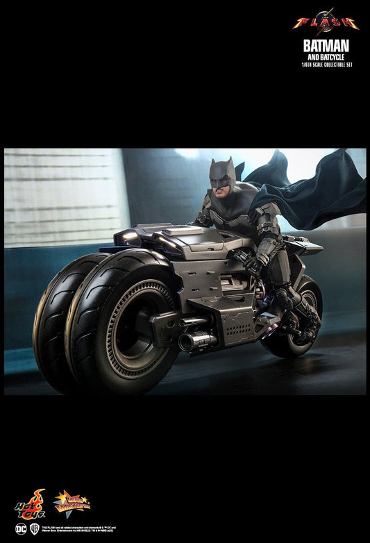 Hot Toys MMS705 - DC Comics - The Flash - Batman & Batcycle