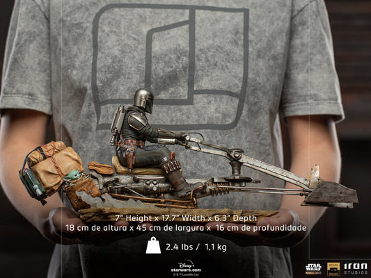 Iron Studios LUCSWR48721-10 - Star Wars : The Mandalorian - The Mandalorian on Speederbike