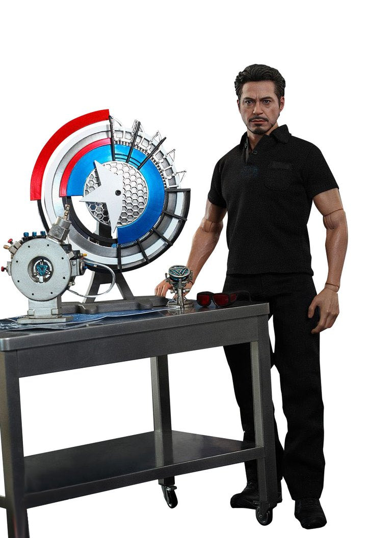 Hot Toys MMS273 - Marvel Comics - Iron Man 2 - Tony Stark With Reactor Creation Accessories