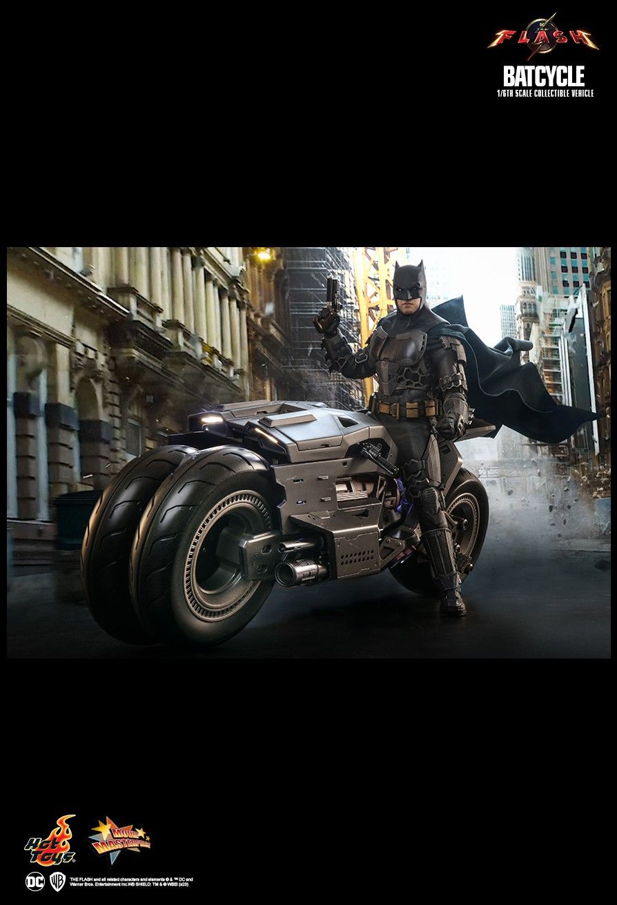 Hot Toys MMS704 - DC Comics - The Flash - Batcycle【Pre-Order】