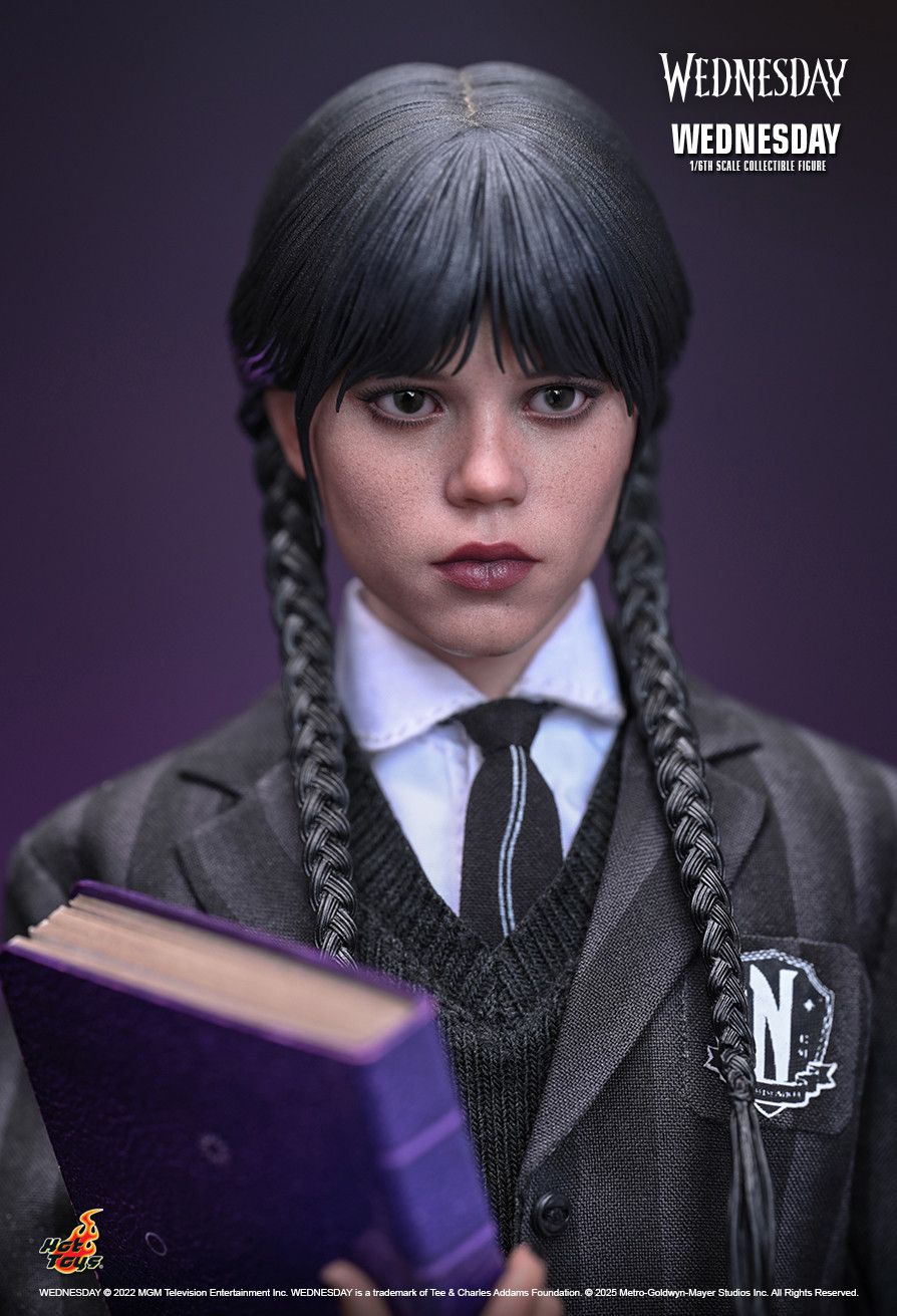 Hot Toys TMS135 - Family Addams : Wednesday - Wednesday Jenna Ortega
