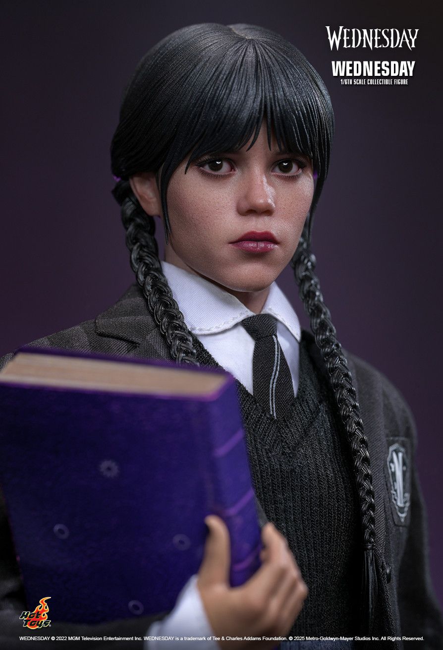 Hot Toys TMS135 - Family Addams : Wednesday - Wednesday Jenna Ortega