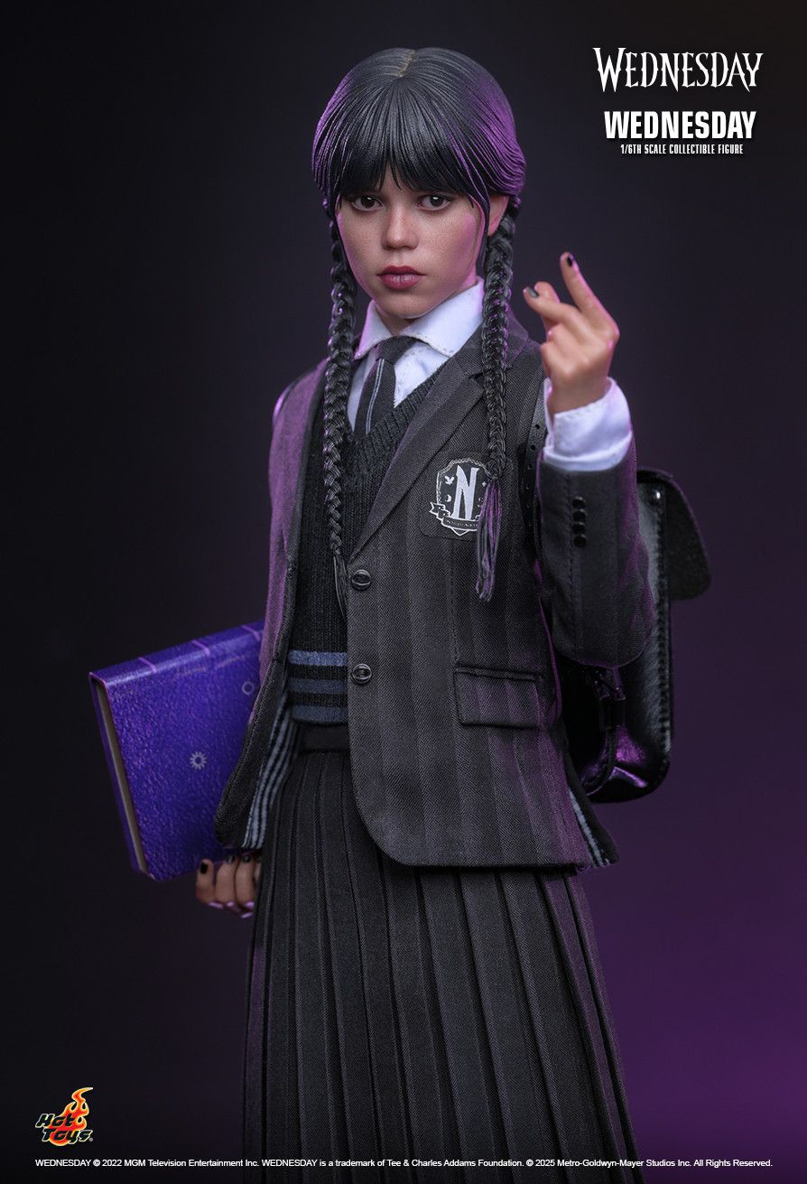 Hot Toys TMS135 - Family Addams : Wednesday - Wednesday Jenna Ortega