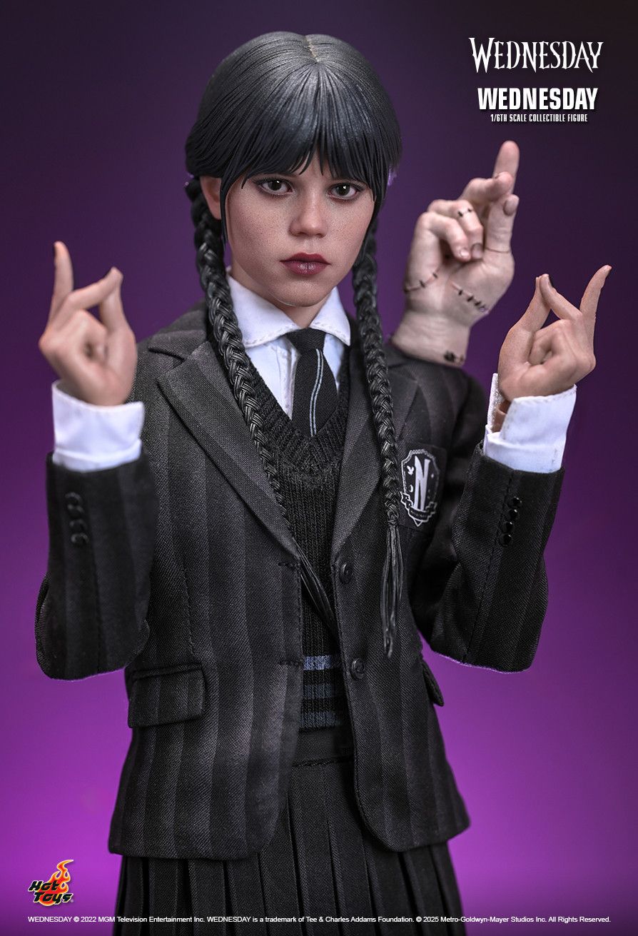 Hot Toys TMS135 - Family Addams : Wednesday - Wednesday Jenna Ortega