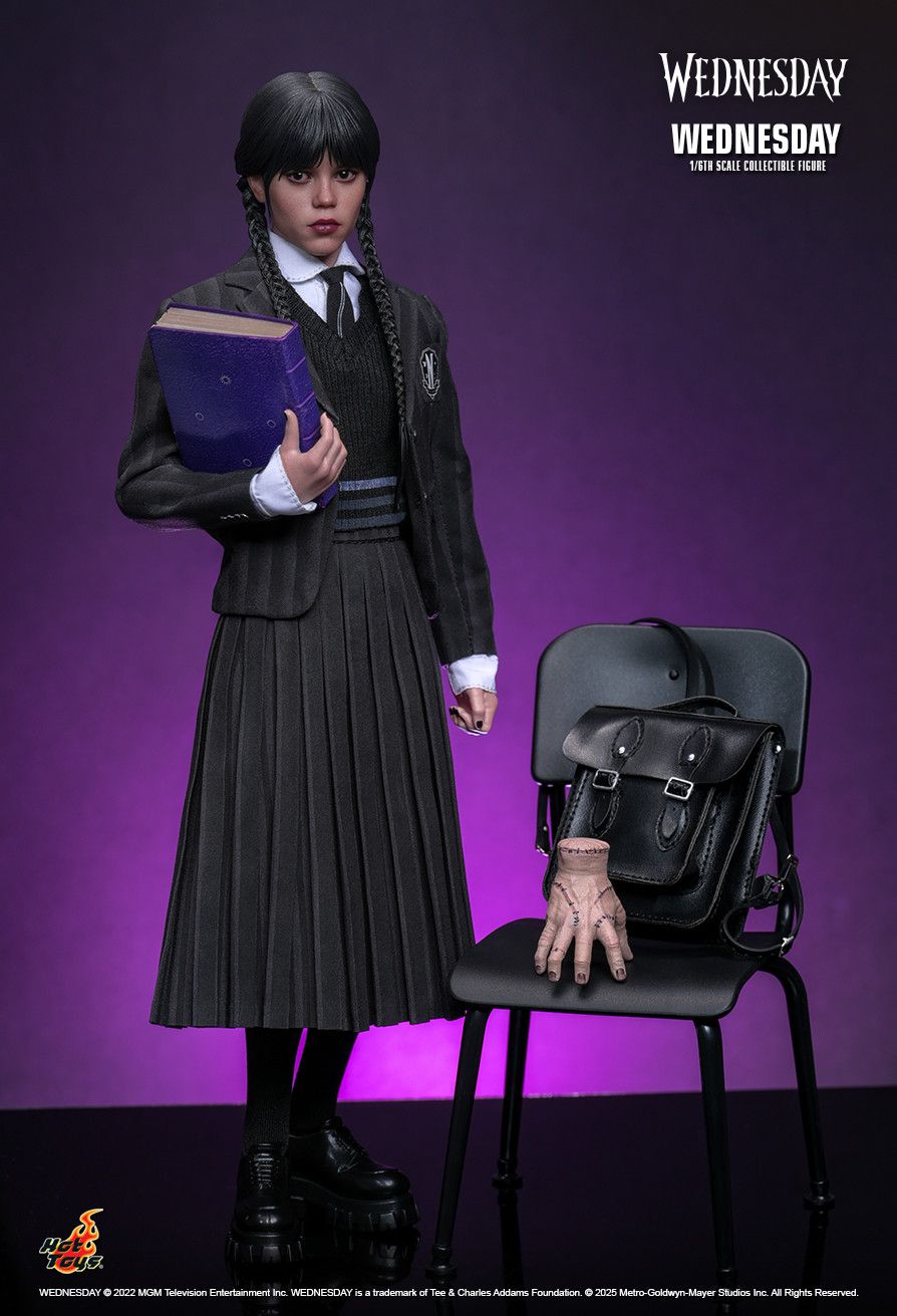 Hot Toys TMS135 - Family Addams : Wednesday - Wednesday Jenna Ortega
