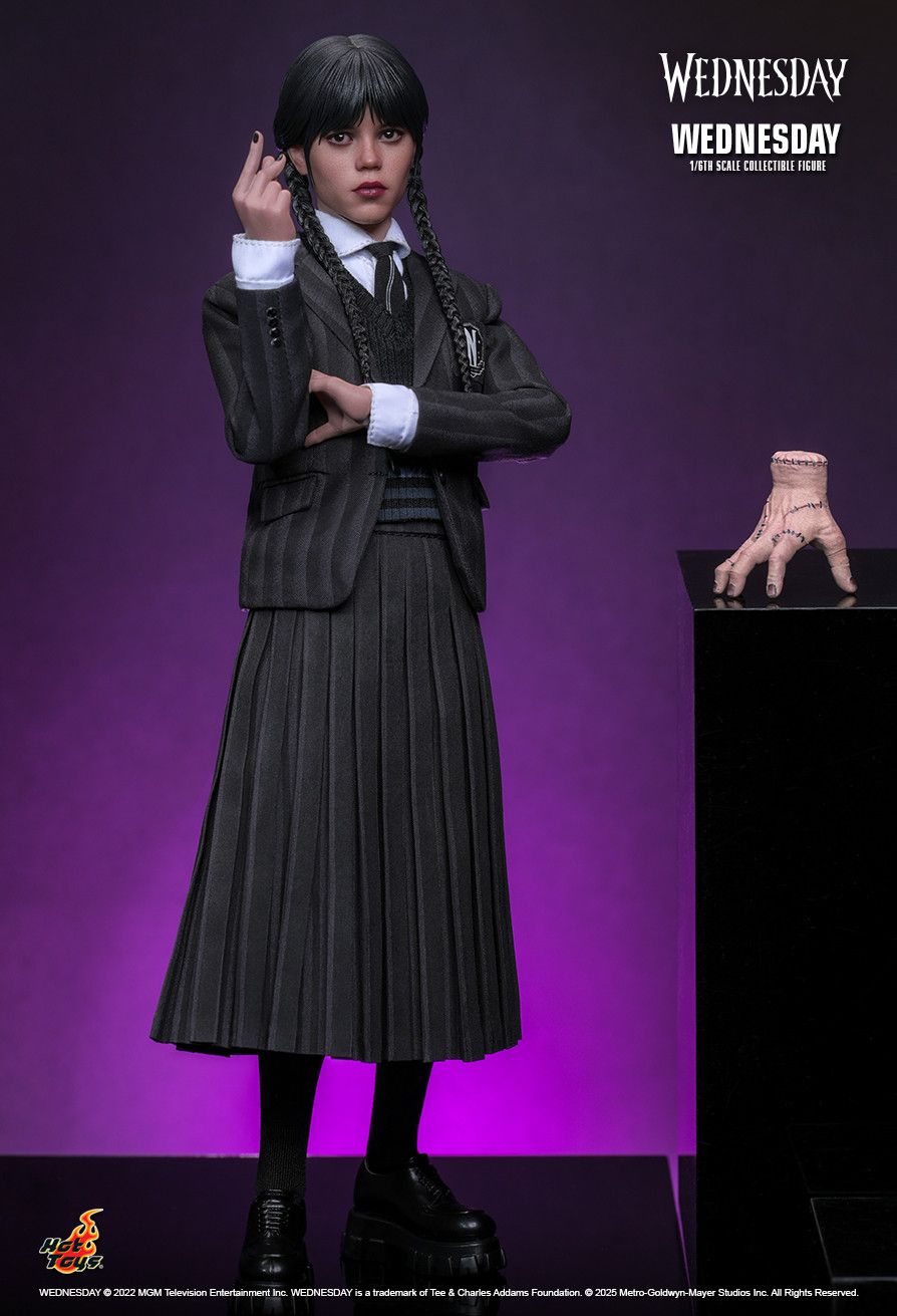 Hot Toys TMS135 - Family Addams : Wednesday - Wednesday Jenna Ortega