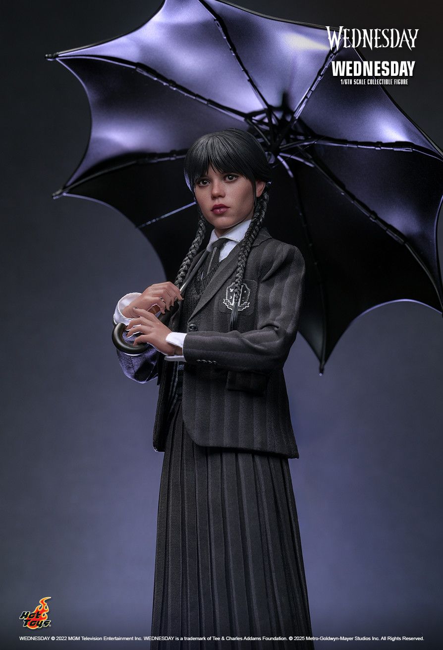Hot Toys TMS135 - Family Addams : Wednesday - Wednesday Jenna Ortega