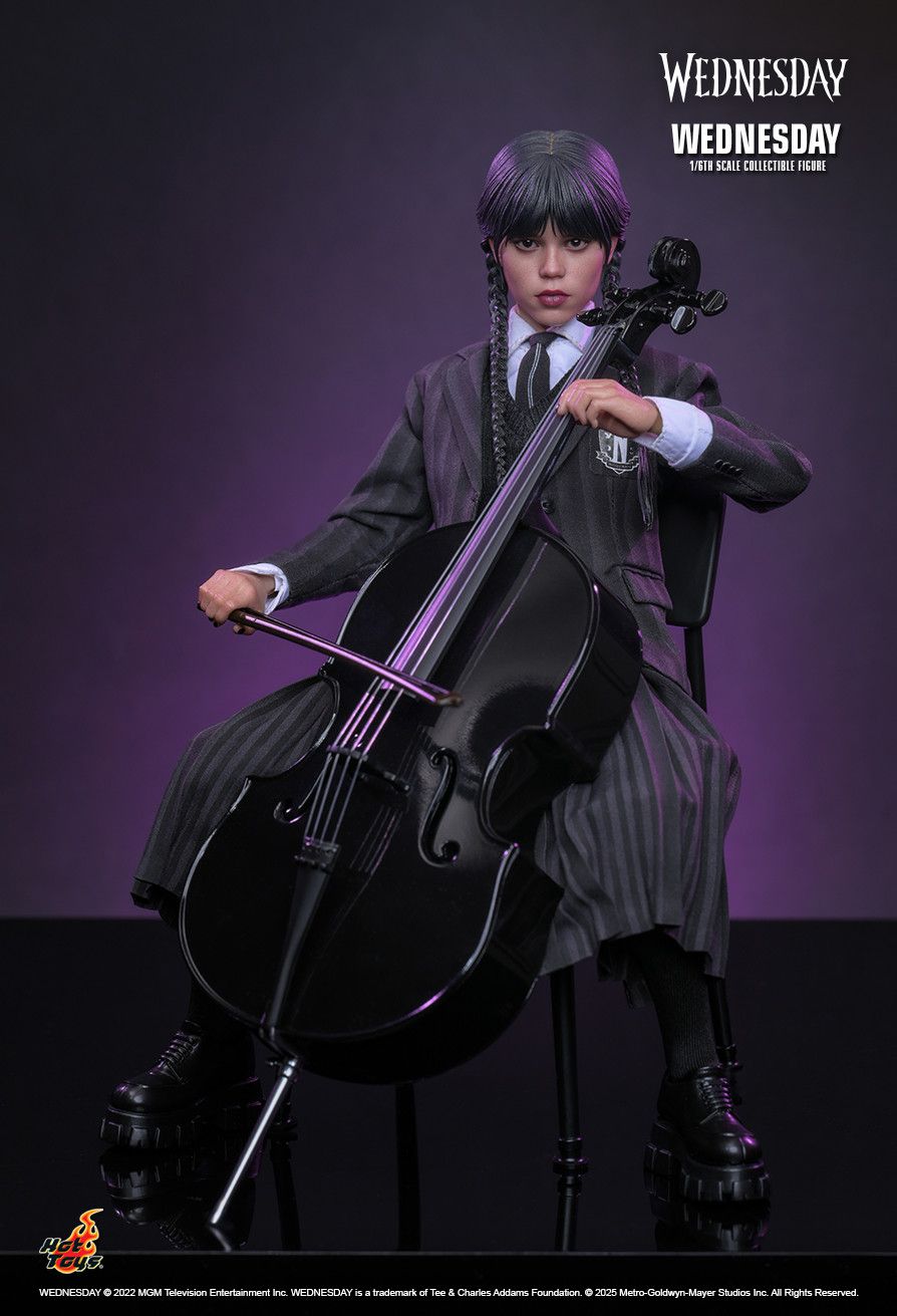 Hot Toys TMS135 - Family Addams : Wednesday - Wednesday Jenna Ortega