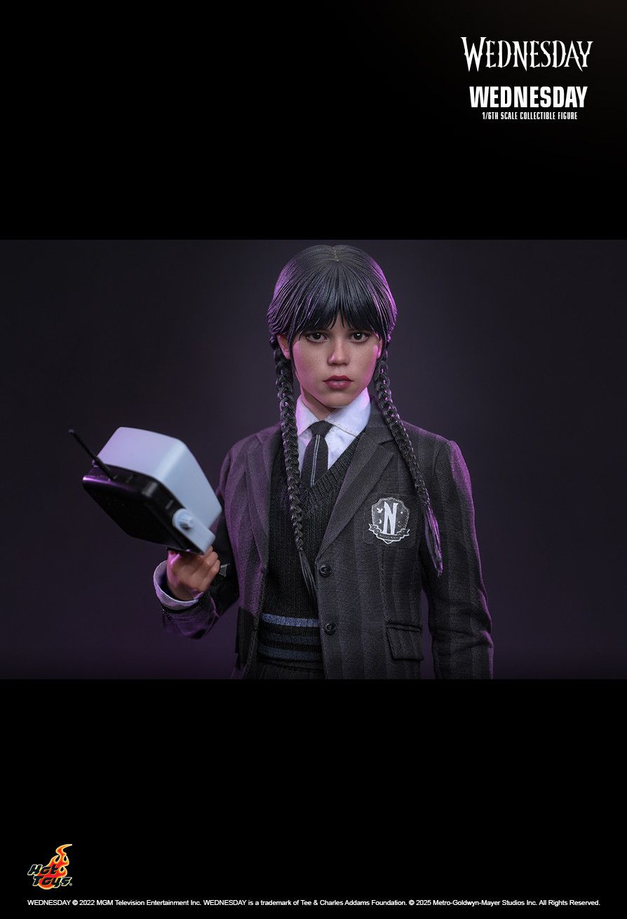 Hot Toys TMS135 - Family Addams : Wednesday - Wednesday Jenna Ortega