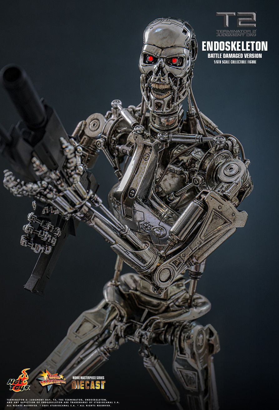 Hot Toys MMS840D77 - Terminator 2 : Judgment Day - Endoskeleton Battle Damaged Version【Pre-Order】