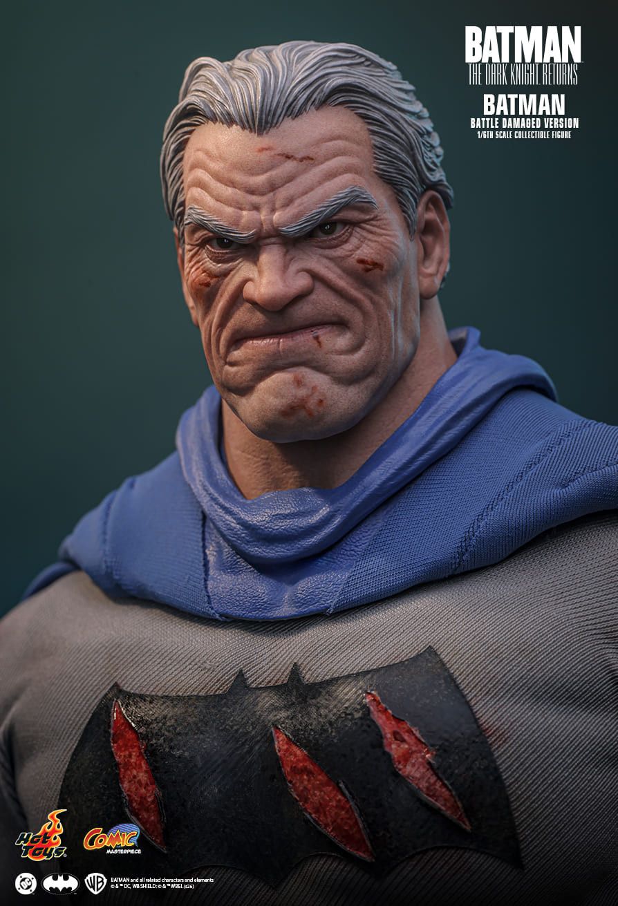 Hot Toys CMS031 - DC Comics - Batman : The Dark Knight Returns - Batman Battle Damaged Version【Pre-Order】