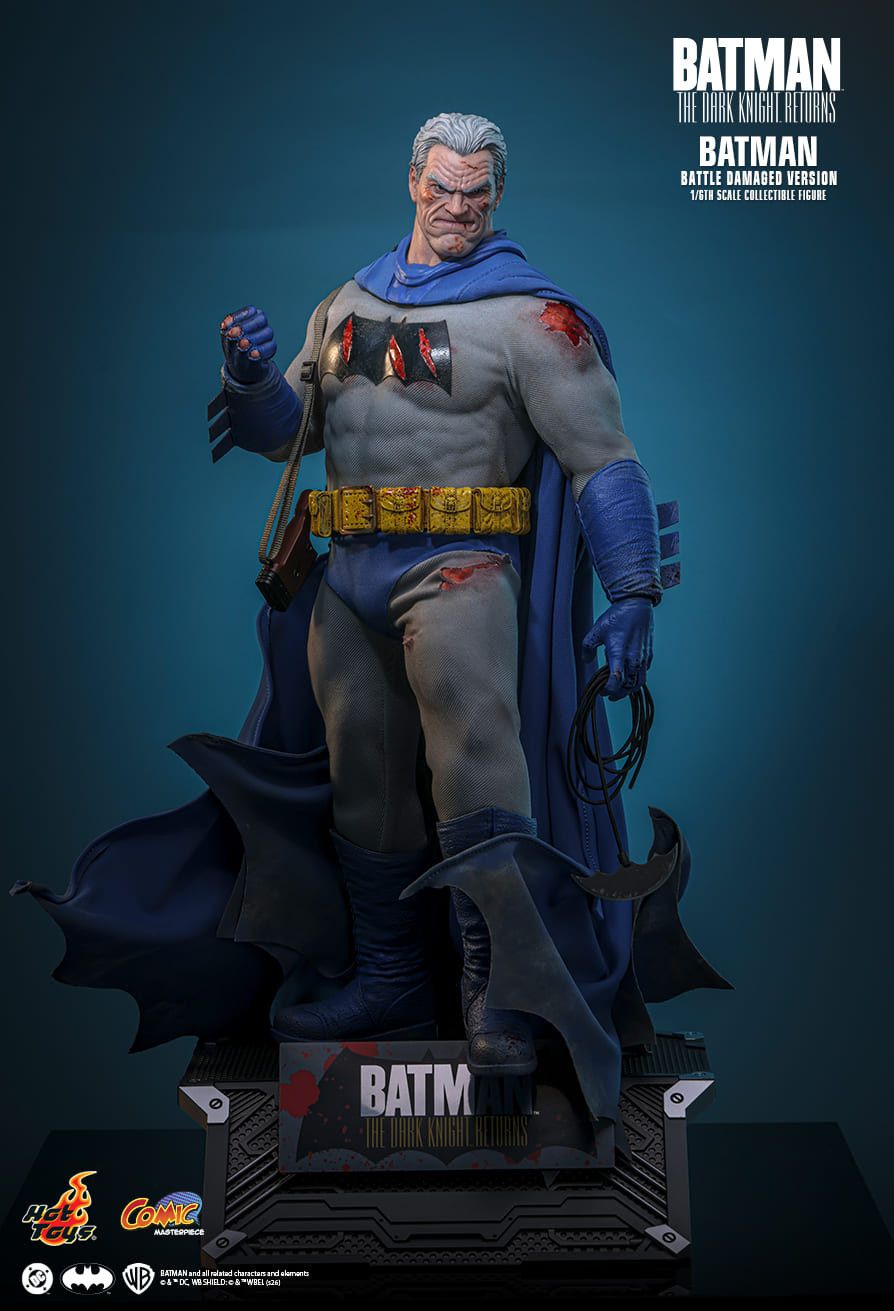 Hot Toys CMS031 - DC Comics - Batman : The Dark Knight Returns - Batman Battle Damaged Version【Pre-Order】