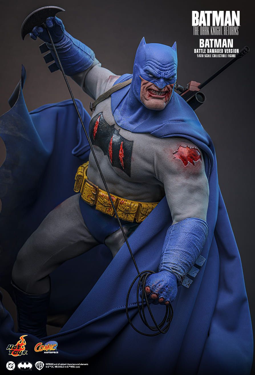 Hot Toys CMS031 - DC Comics - Batman : The Dark Knight Returns - Batman Battle Damaged Version【Pre-Order】