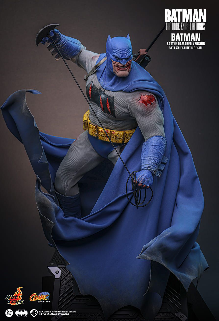 Hot Toys CMS031 - DC Comics - Batman : The Dark Knight Returns - Batman Battle Damaged Version【Pre-Order】