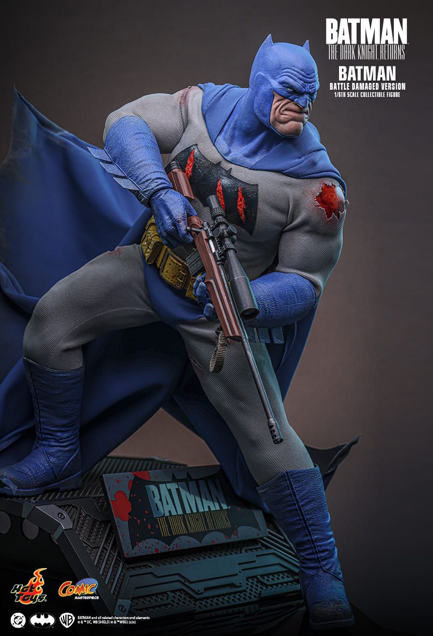 Hot Toys CMS031 - DC Comics - Batman : The Dark Knight Returns - Batman Battle Damaged Version【Pre-Order】