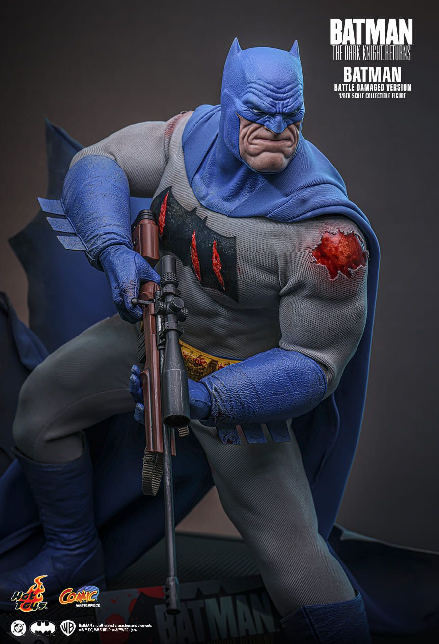 Hot Toys CMS031 - DC Comics - Batman : The Dark Knight Returns - Batman Battle Damaged Version【Pre-Order】