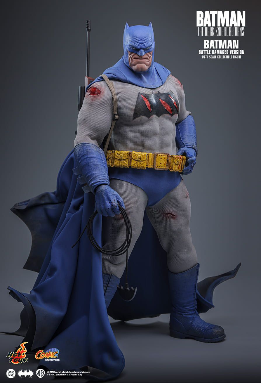 Hot Toys CMS031 - DC Comics - Batman : The Dark Knight Returns - Batman Battle Damaged Version【Pre-Order】