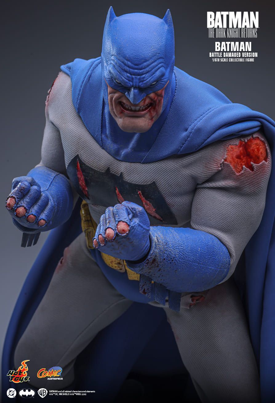 Hot Toys CMS031 - DC Comics - Batman : The Dark Knight Returns - Batman Battle Damaged Version【Pre-Order】