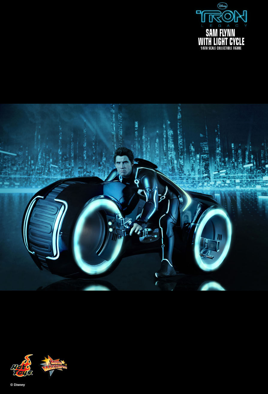 Hot Toys MMS142 - Tron : Legacy - Sam Flynn With Light Cycle