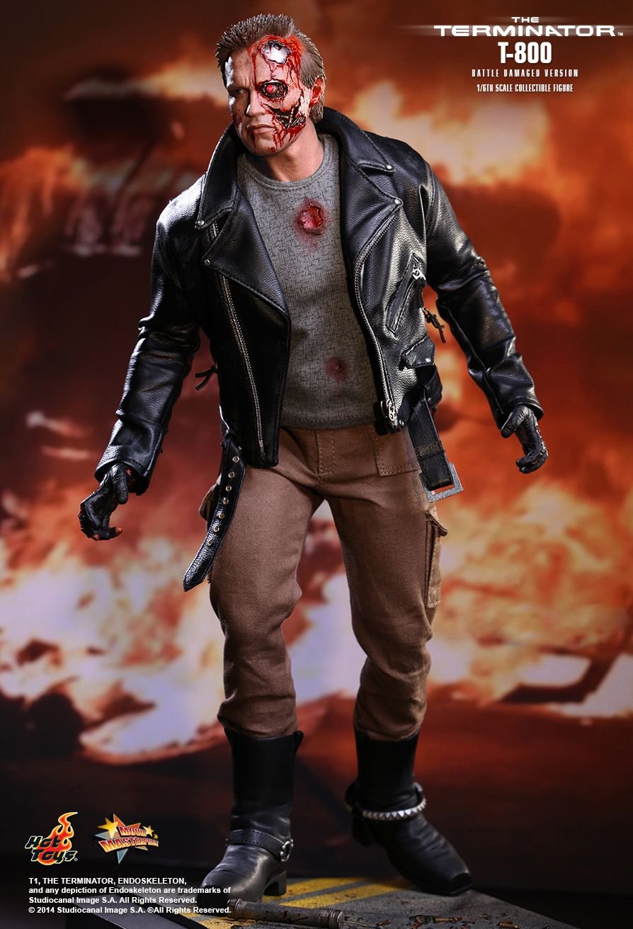 Hot Toys MMS238 - The Terminator - T-800 Battle Damaged Version