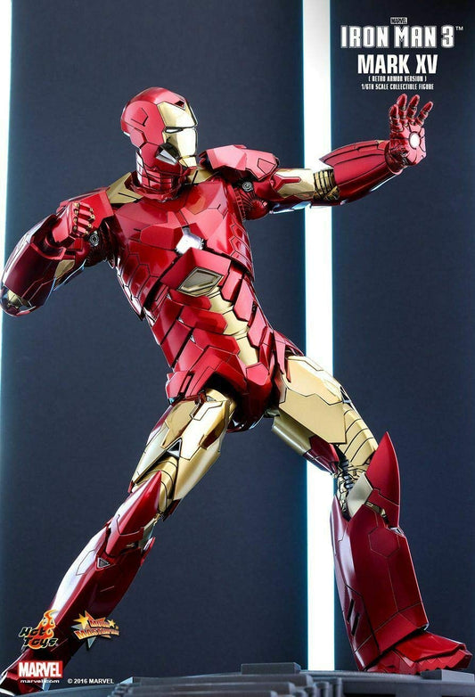 Hot Toys MMS396 - Marvel Comics - Iron Man 3 - Sneaky Mark 15 Retro Armor Version