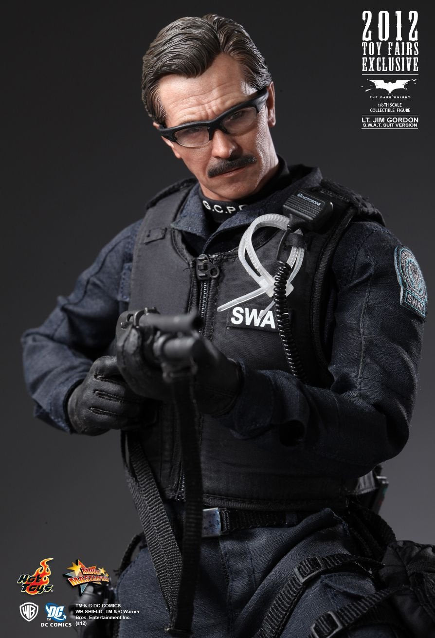 Hot Toys MMS182 - DC Comics - The Dark Knight - LT. Jim Gordon S.W.A.T. Suit Version