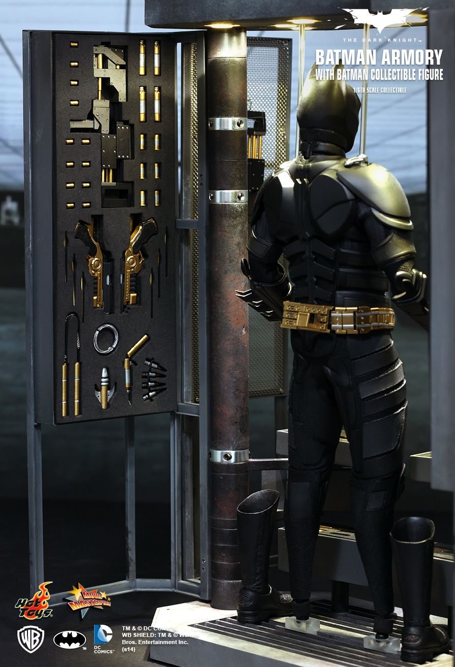 Hot Toys MMS234 - DC Comics - The Dark Knight - Batman Armory With Batman