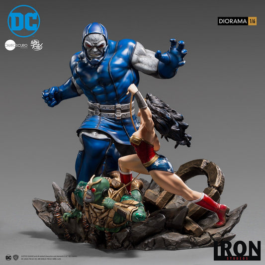 Iron Studios DCCDCG30120-16 - DC Comics - Darkseid Vs Wonder Woman