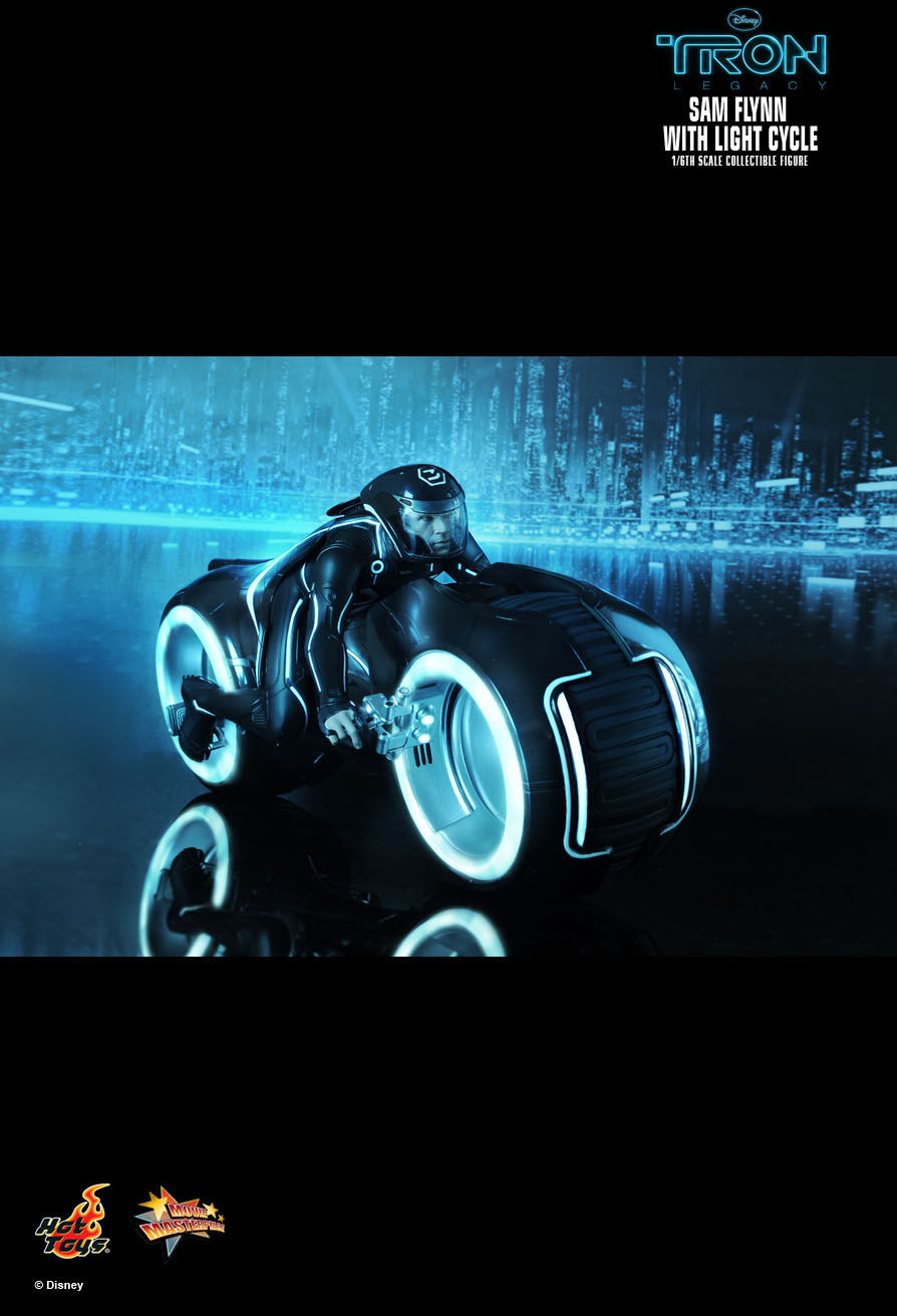 Hot Toys MMS142 - Tron : Legacy - Sam Flynn With Light Cycle