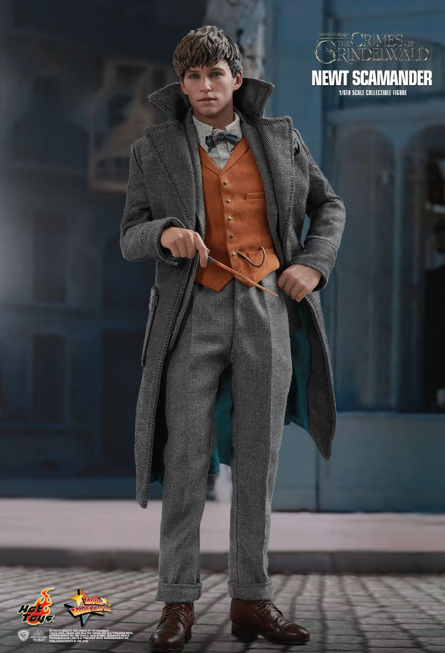 Hot Toys MMS512B - Fantastic Beasts : The Crimes Of Grindelwald - Newt Scamander Deluxe Vers