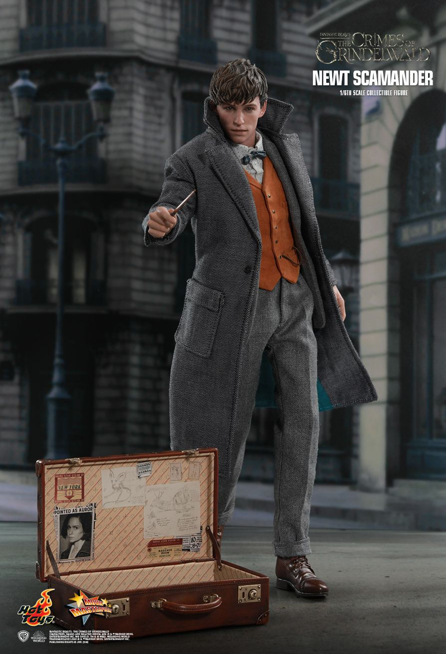 Hot Toys MMS512 - Fantastic Beasts : The Crimes Of Grindelwald - Newt Scamander Standard Version