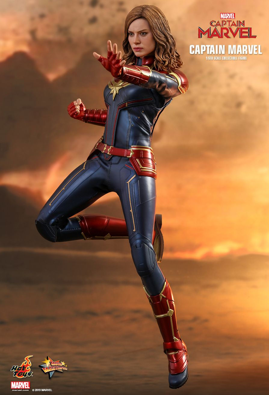 Hot Toys MMS521 - Marvel Comics - Captain Marvel - Captain Marvel Standard Version